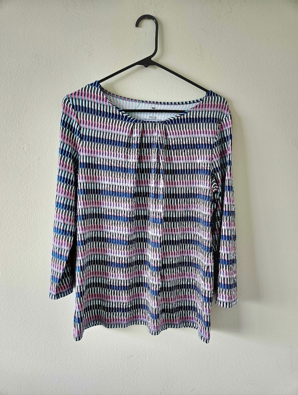 Talbots Long-Sleeve Scoop Neck Top in Navy, Pink & White size medium